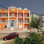Mema's * Agia Efimia